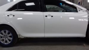Покраска царапин на дверях автомобиля